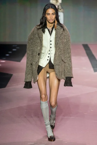 Look 8